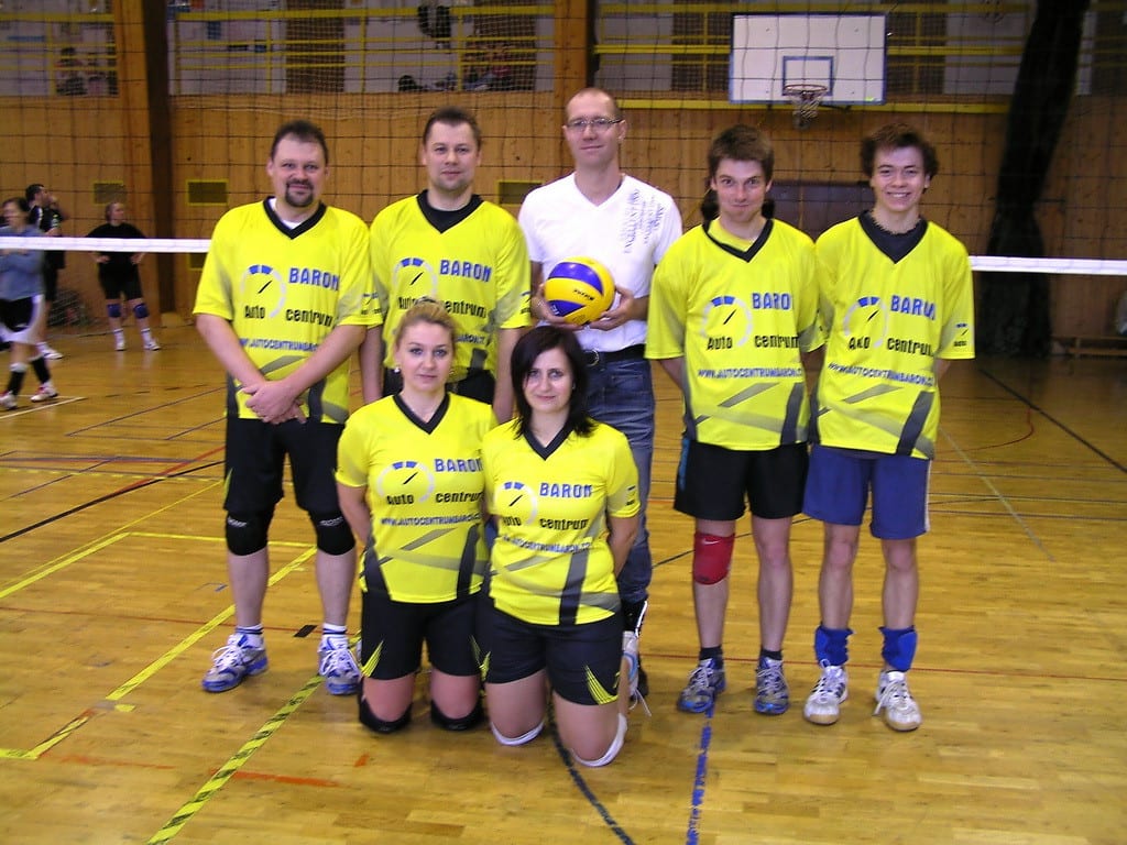 Volejbalové týmy v dresech od českého výrobce dresů a sportovního oblečení Bison Sportswear.