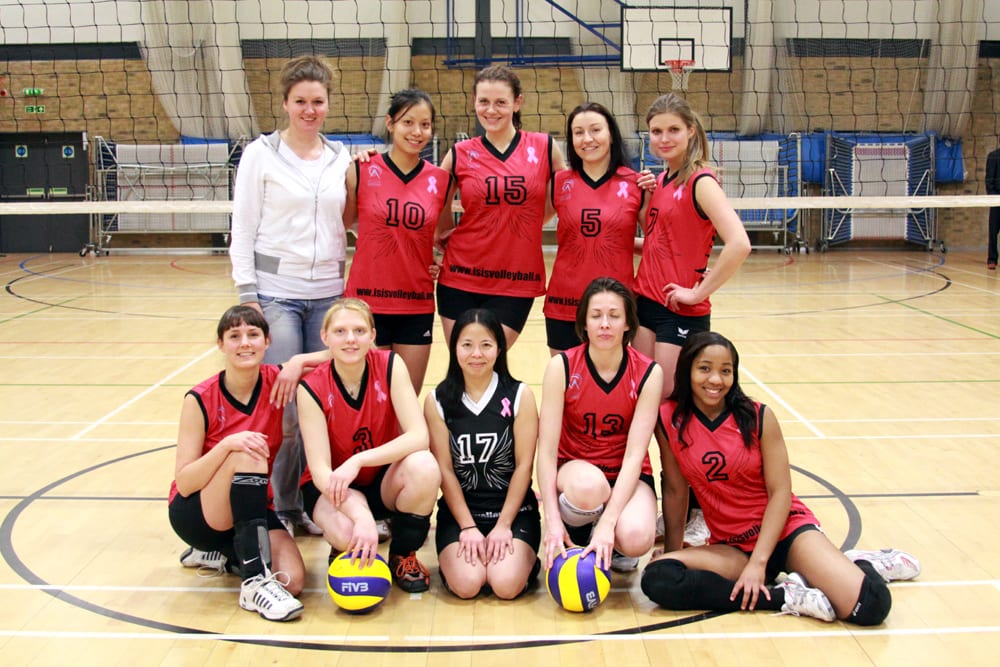 Volejbalové týmy v dresech od českého výrobce dresů a sportovního oblečení Bison Sportswear.