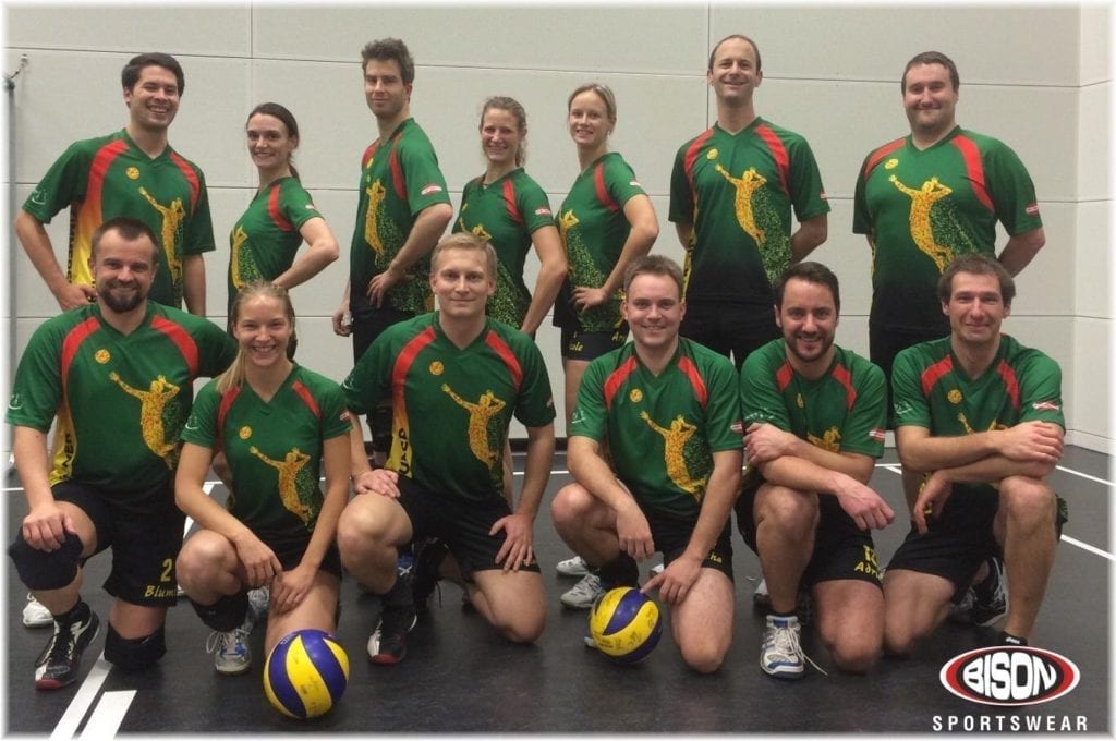 Volejbalové týmy v dresech od českého výrobce dresů a sportovního oblečení Bison Sportswear.