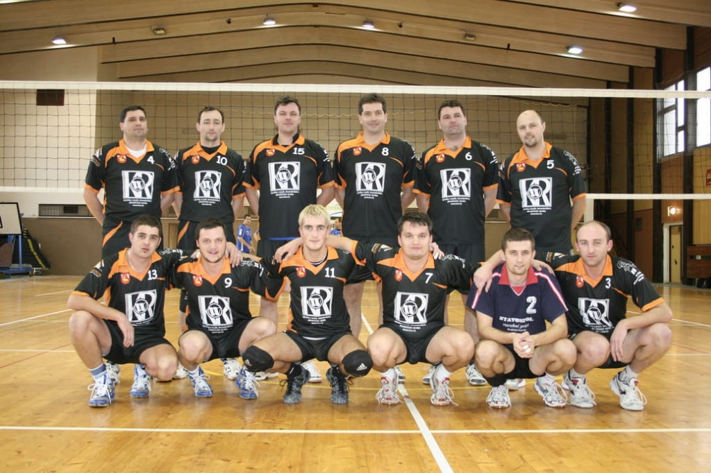 Volejbalové týmy v dresech od českého výrobce dresů a sportovního oblečení Bison Sportswear.