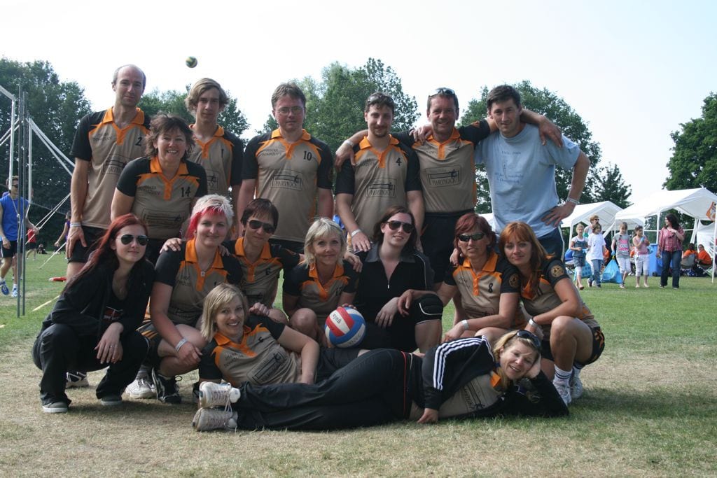 Volejbalové týmy v dresech od českého výrobce dresů a sportovního oblečení Bison Sportswear.