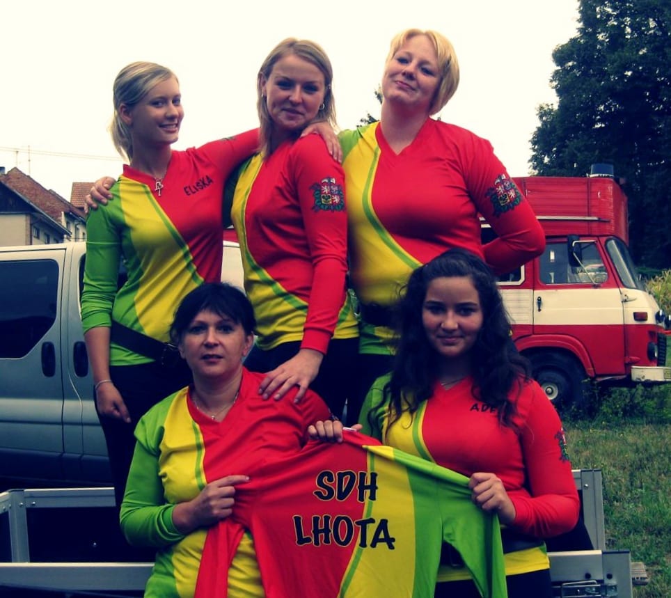 Foto týmů hasičského sportu v dresech od českého výrobce dresů a týmového oblečení Bison sportswear