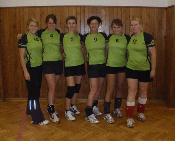 Volejbalové týmy v dresech od českého výrobce dresů a sportovního oblečení Bison Sportswear.