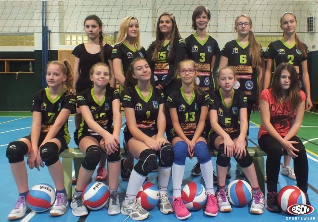 Volejbalové týmy v dresech od českého výrobce dresů a sportovního oblečení Bison Sportswear.