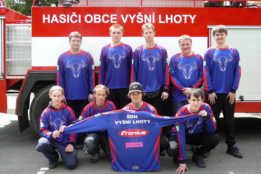 Foto týmů hasičského sportu v dresech od českého výrobce dresů a týmového oblečení Bison sportswear